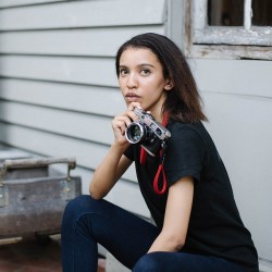 Artisan & Artist ACAM-310N silkkinen kamerahihna