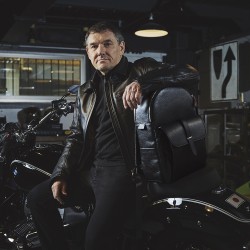 Artisan & Artist nahkainen premium kamerareppu