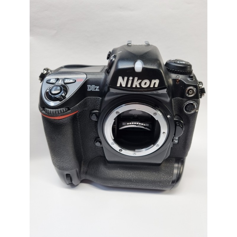 Nikon D2X * Varaosakamera. Ei toimiva