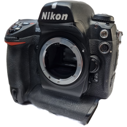 Nikon D2H * Varaosakamera. Ei toimiva