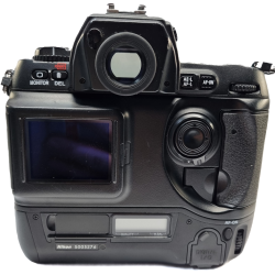 Nikon D1*Varaosakamera. Ei toimiva