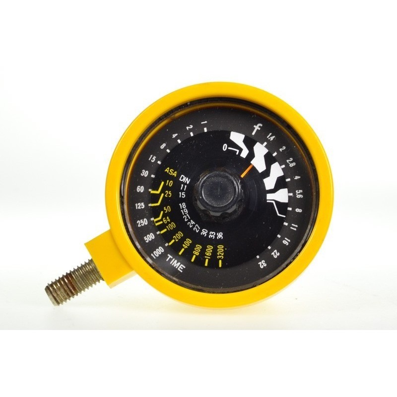 Nikon EM + 50mm f/1.8 Series E