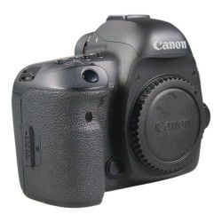Canon EOS 5D Mark IV kamerarunko - käytetty