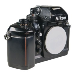 Nikon F4 järjestelmäkamera