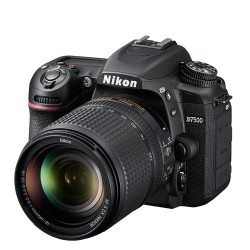 Nikon D7500 + AF-S 18-140mm VR järjestelmäkamera
