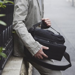 Artisan & Artist ACAM-1000 Camera bag