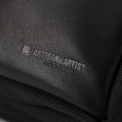 Artisan & Artist GCAM-1000 Leather Shoulder Camera Bag