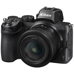 Nikon Z 5 peilitön järjestelmäkamera runko