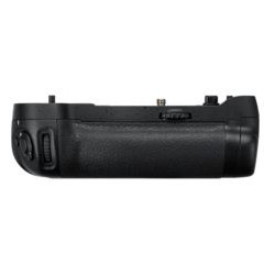 Nikon MB-D17 battery grip