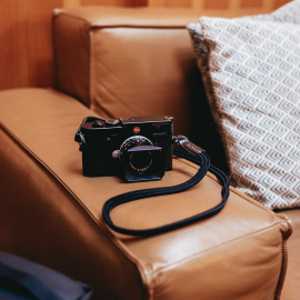 Artisan & Artist ACAM-310N silkkinen kamerahihna