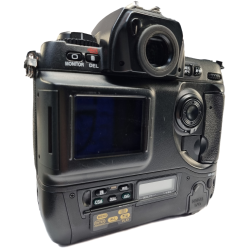 Nikon D1*Varaosakamera. Ei toimiva