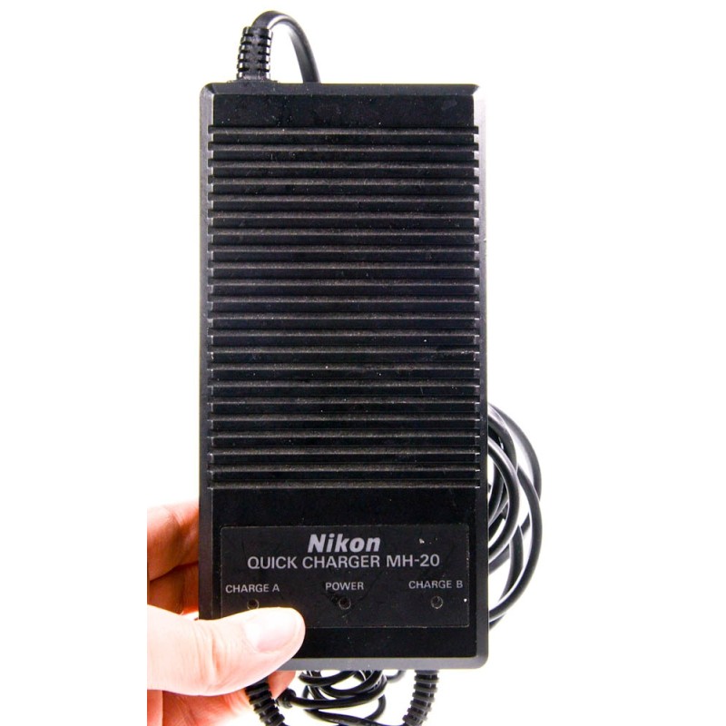 Nikon MH-20 - Laturi