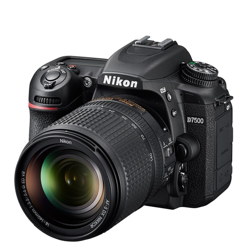 Nikon D7500 + AF-S 18-140mm VR järjestelmäkamera