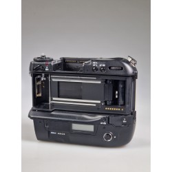 RIKKINÄINEN NIKON F5 *VAIN VARAOSA KÄYTTÖÖN