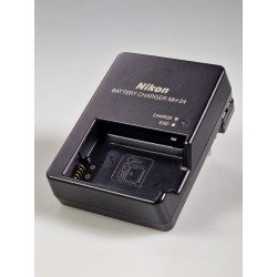 NIKON MH-24 LATURI *KÄYTETTY