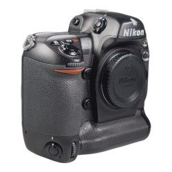 Nikon D2Hs