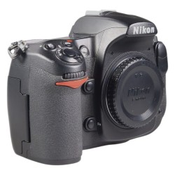 Nikon D300 kamerarunko - käytetty