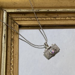 Kamerakoru Timantilla Ja Metalliketjulla